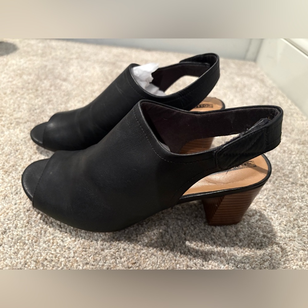 Clarks Collection Leather Block Heel Sandals | Size 7.5 - Picture 7 of 10